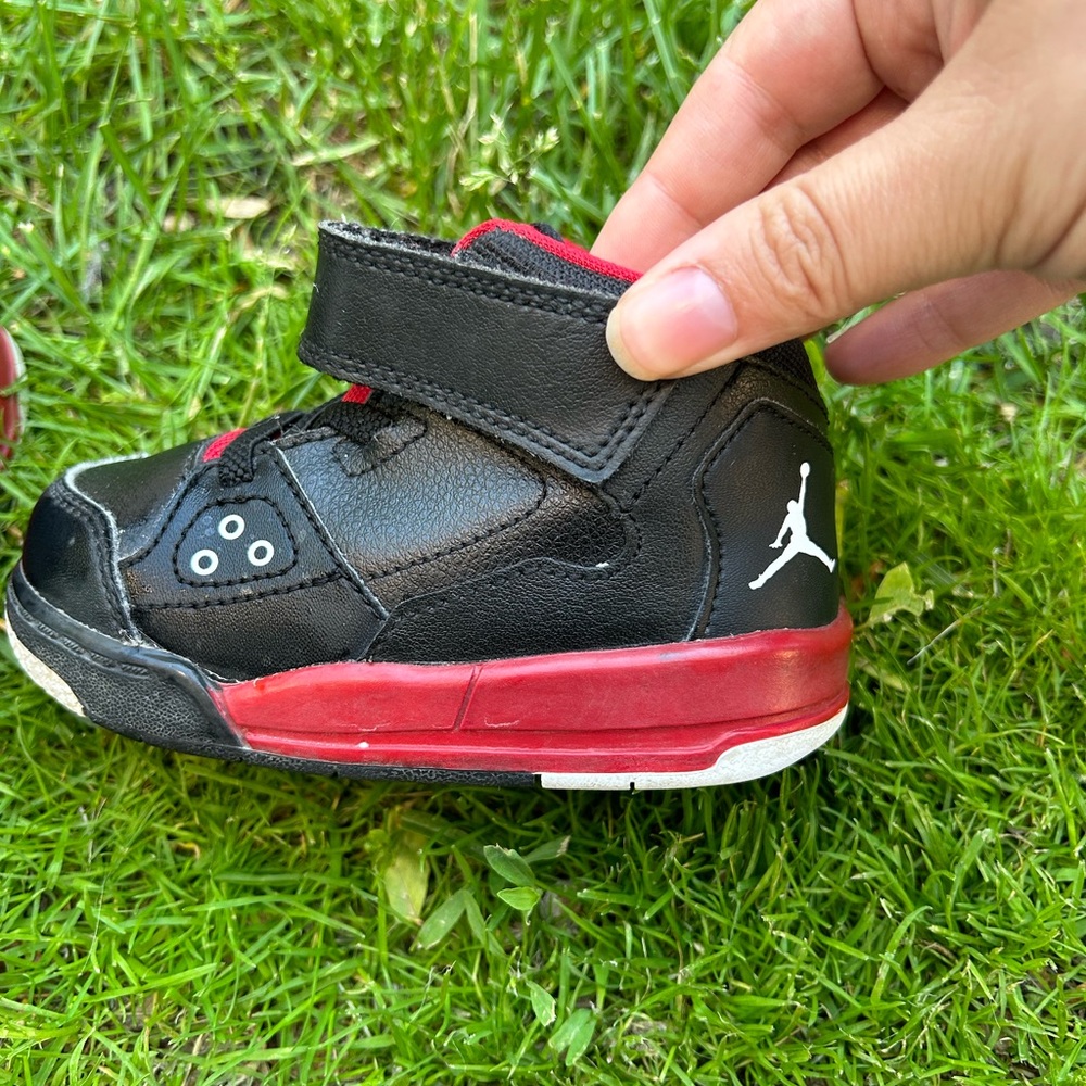 Nike - Air Jordan Flight Origin in Red and black. Size 6c